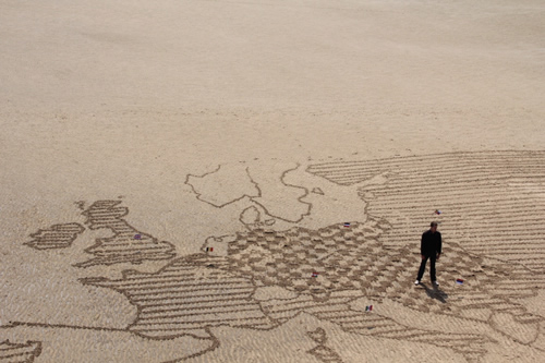 Dan Snow on a sand map