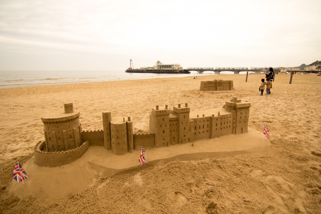 Windsor Castle and Buckingham Palace sand sculptures to celebrate the Queens 90th Birthday