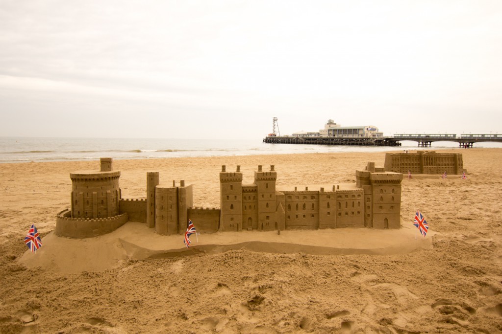 Windsor Castle and Buckingham Palace sand sculptures to celebrate the Queens 90th Birthday