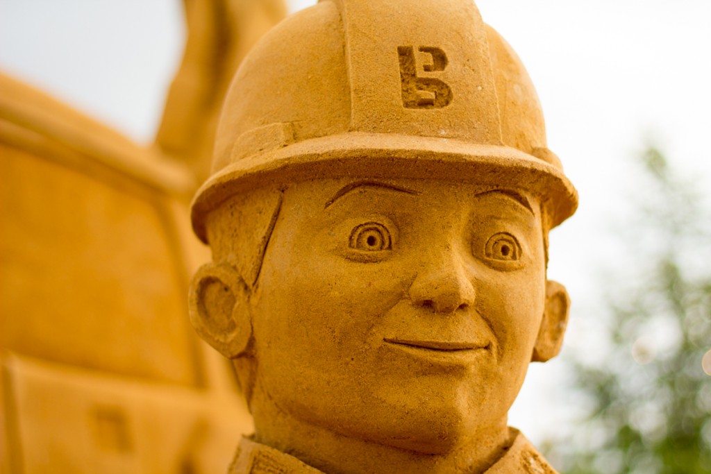 Close Up Bob The Builder sand sculpture