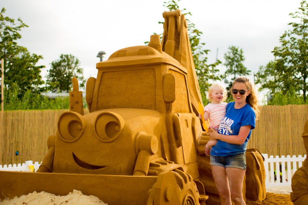 Sand sculptor Claire Jamieson with the Bob The Builder Sand Sculpture