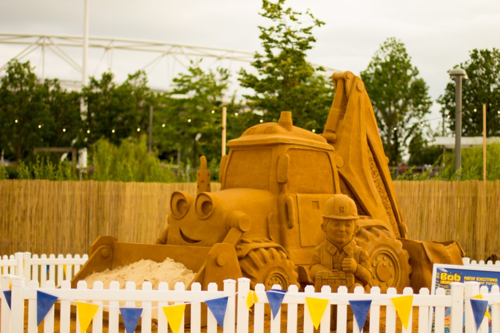 Sand In Your Eye, Professional sand sculptures