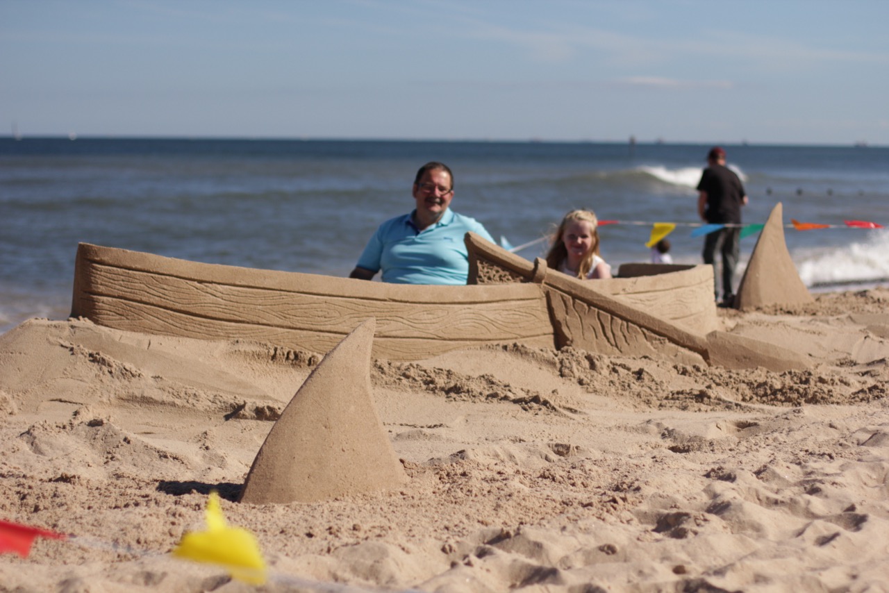 Interactive beach sand sculpture