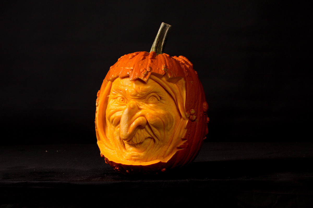 Amazing professional pumpkin carving