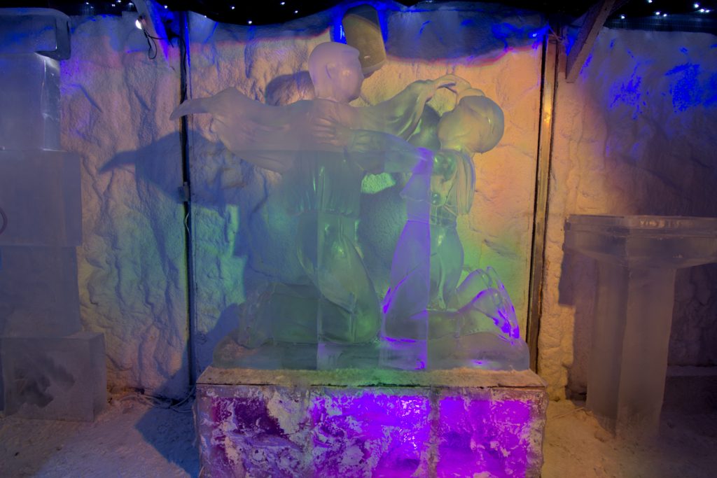 Ice sculptures for displays and events