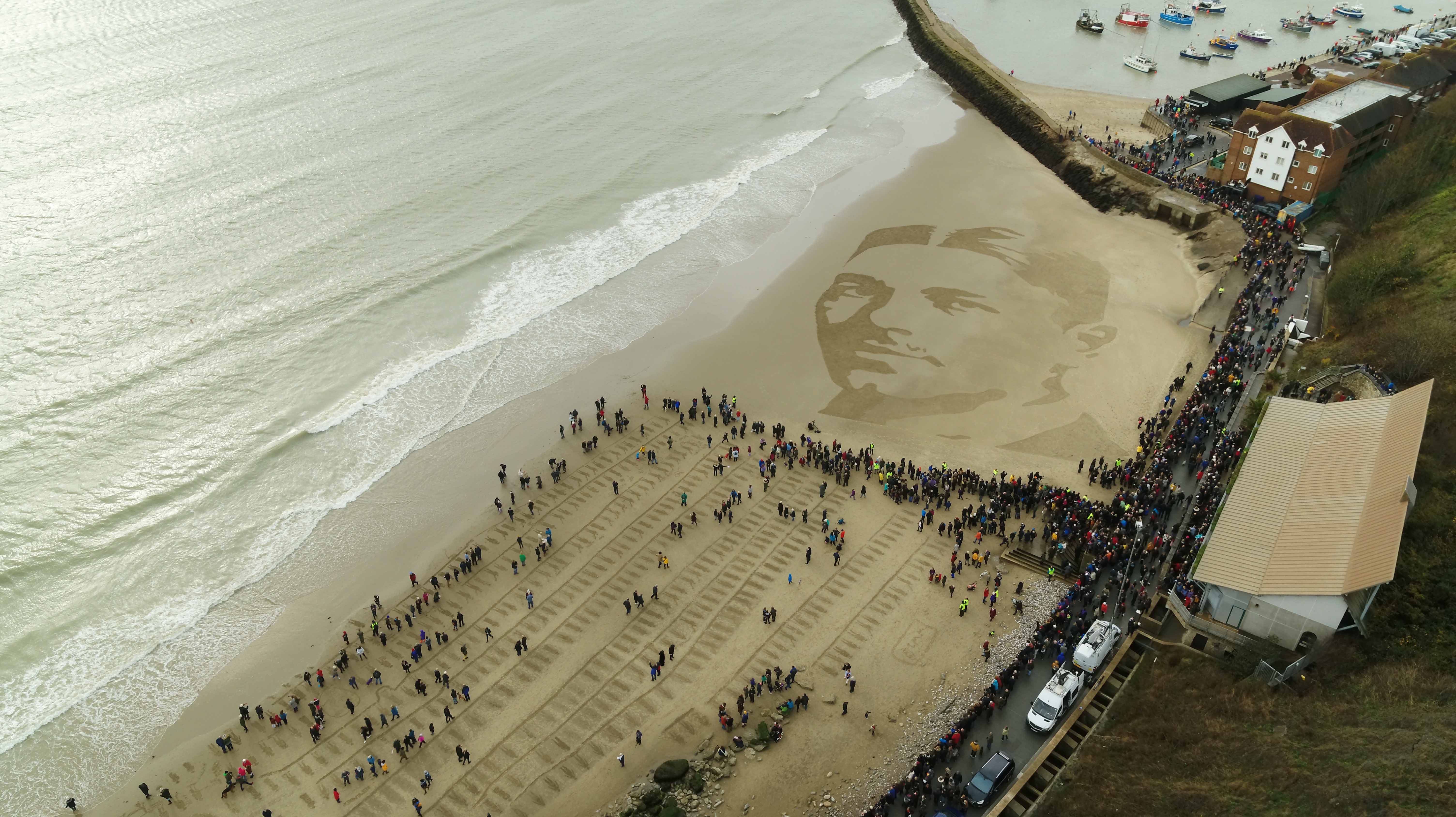 sand drawing wilfred owen