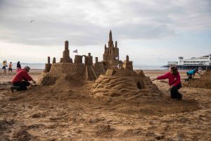 professional_sand_sculptors_sand_castle