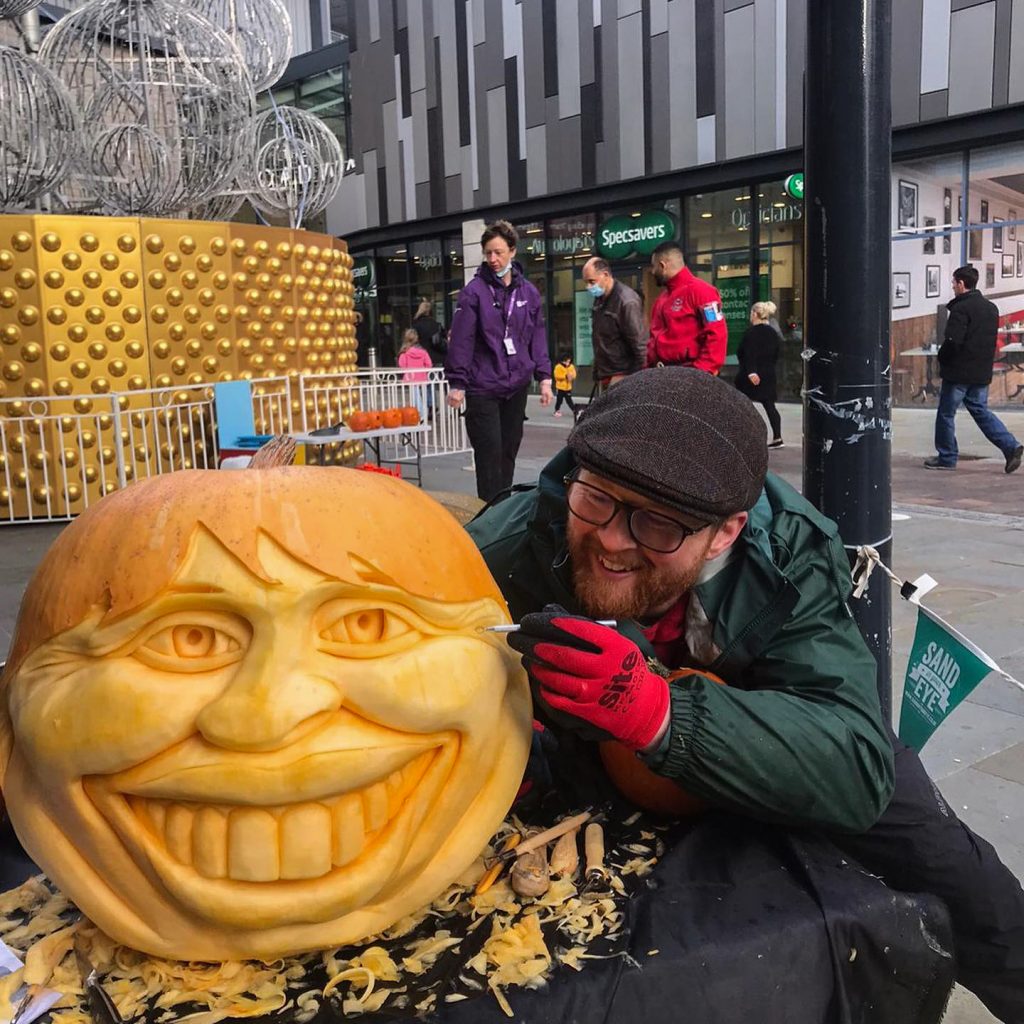 professional_live_pumpkin_carving_uk
