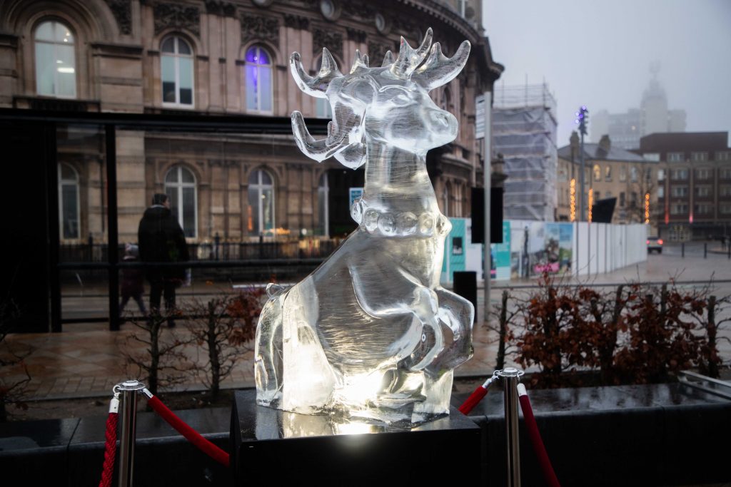 ice_sculptures_city_centre_uk