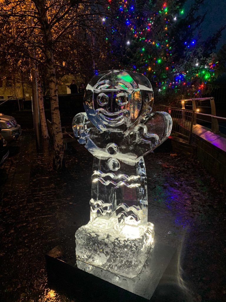 christmas_characters_ice_sculpture_uk